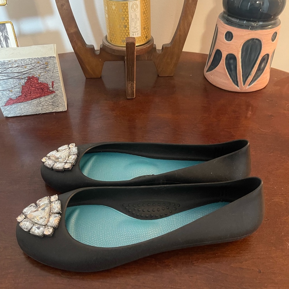 Oka B Womens Black Matte Jelly Flats with Jewel Embellishment NWOB 9 Comfy Glam - Picture 5 of 13